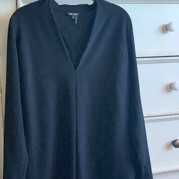 Striking nic and Zoe  Blouse - Picture 3 of 5